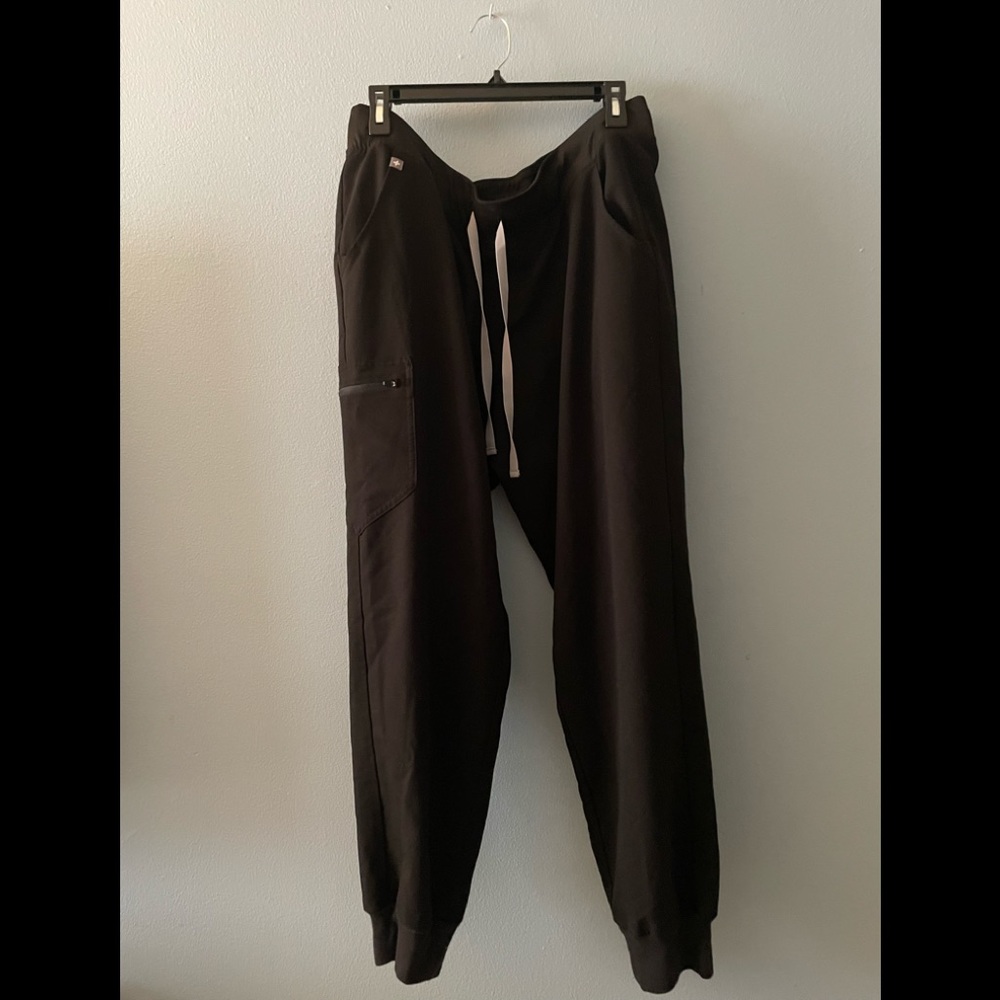 Black FIGS brand scrub pants size XXL